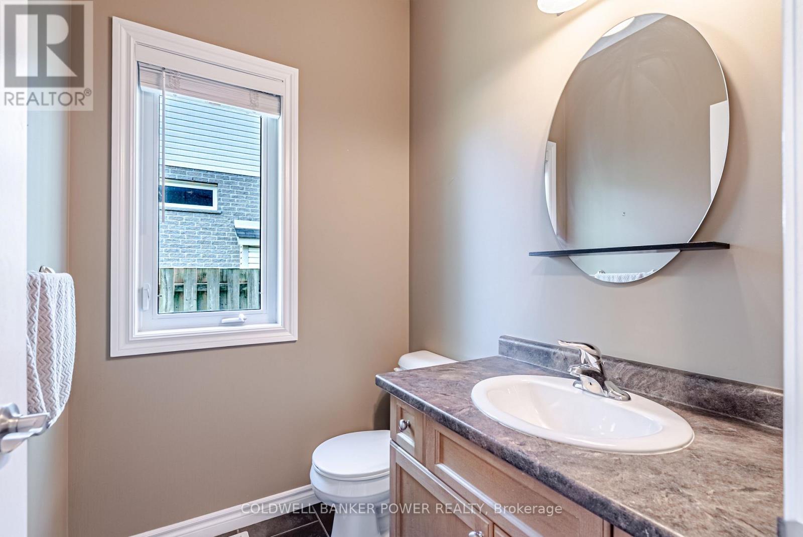 #20 2089 BEAVERBROOK AVENUE - 5