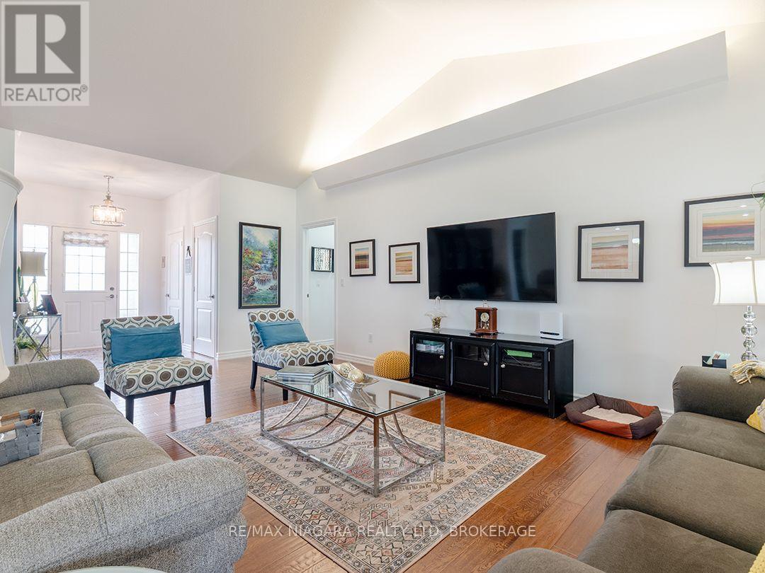 11004 LAKESHORE ROAD - 23