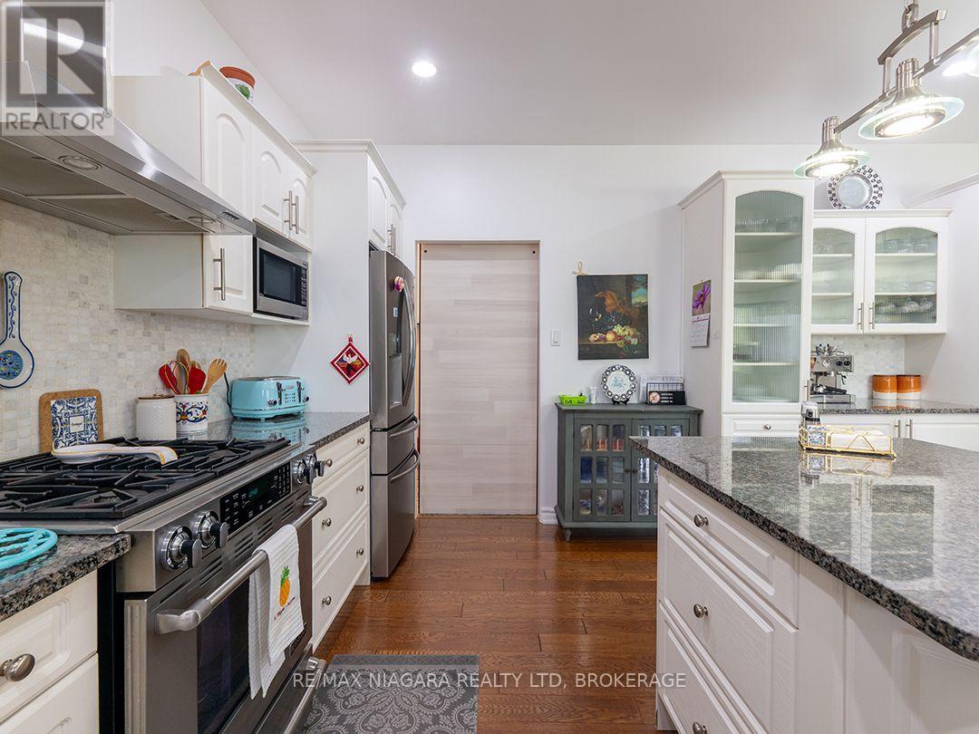 11004 LAKESHORE ROAD - 15