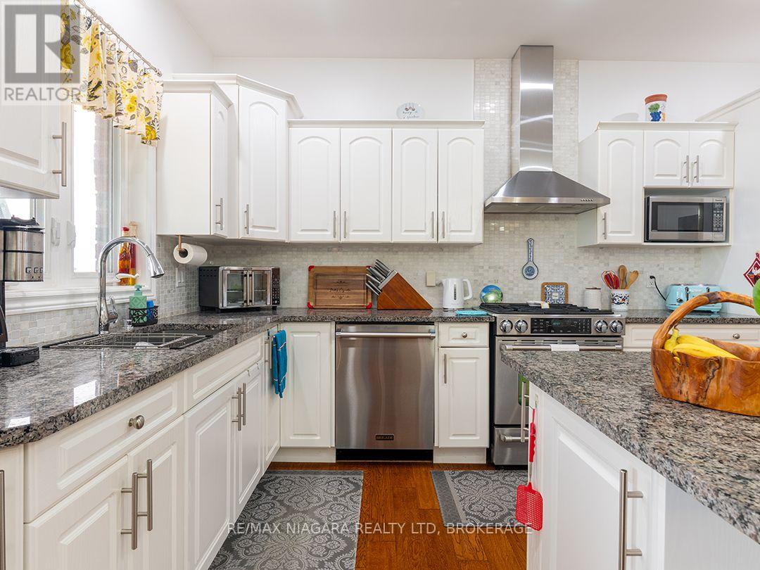 11004 LAKESHORE ROAD - 14