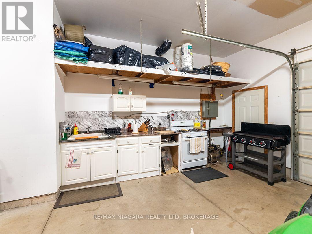 11004 LAKESHORE ROAD - 40