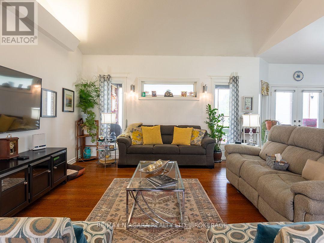 11004 LAKESHORE ROAD - 8