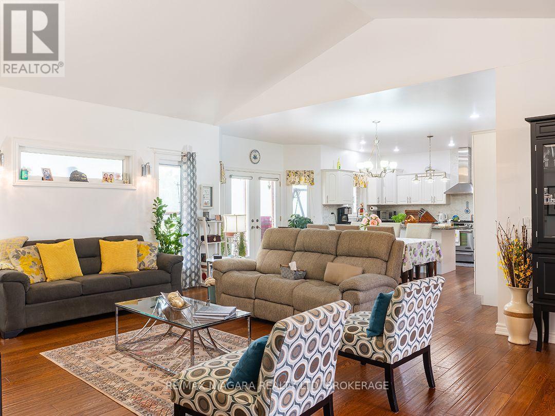 11004 LAKESHORE ROAD - 9