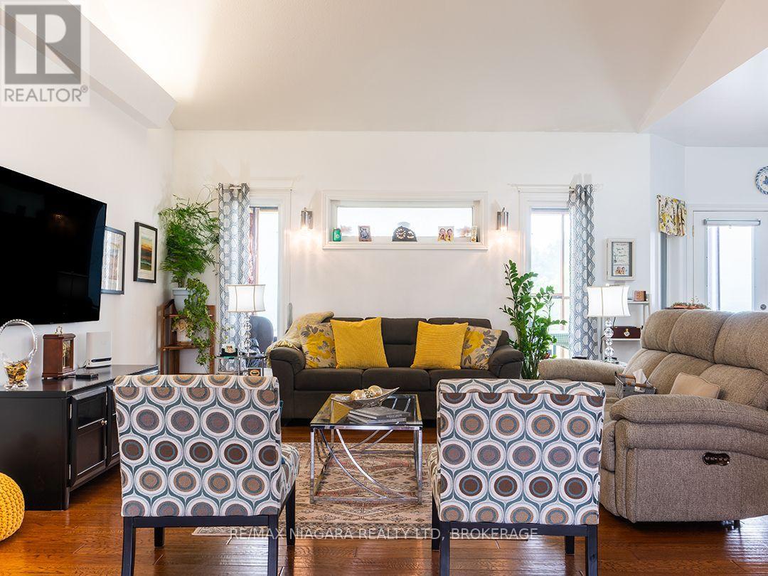 11004 LAKESHORE ROAD - 7