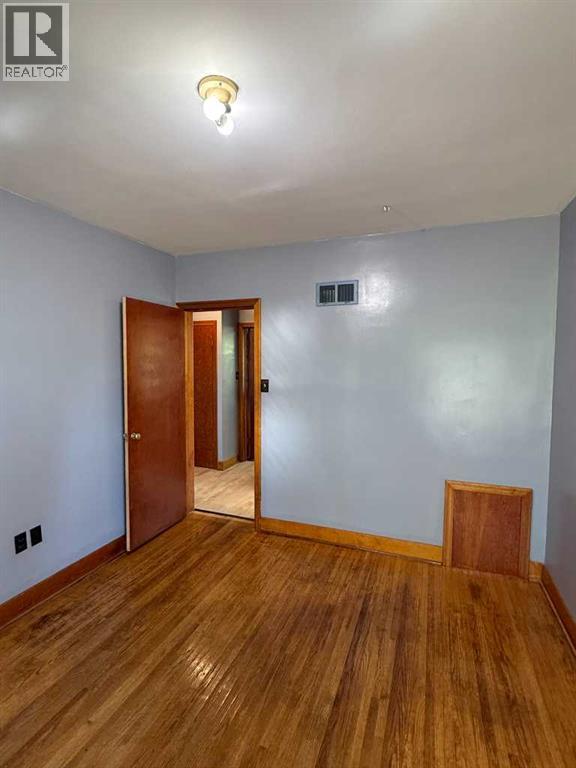 5221 51 Avenue - 13