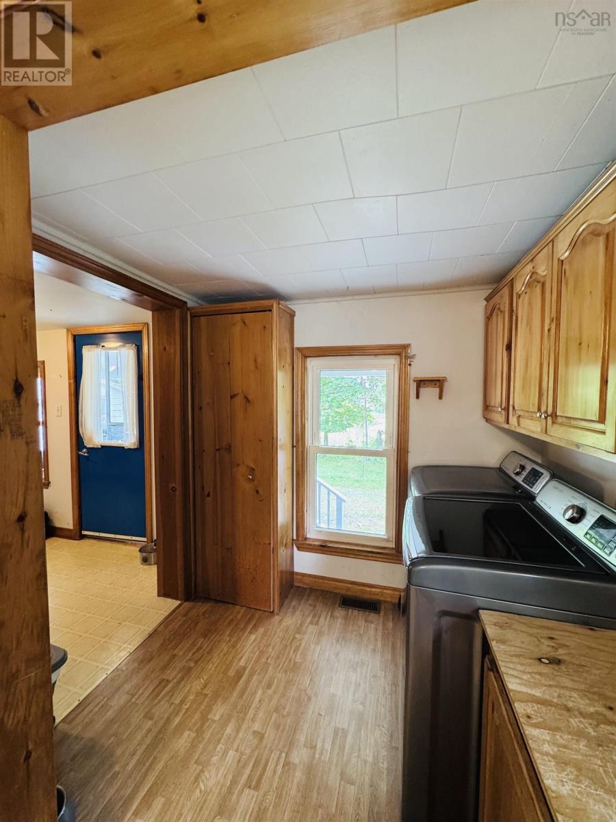 2105 Highway 2 - 16