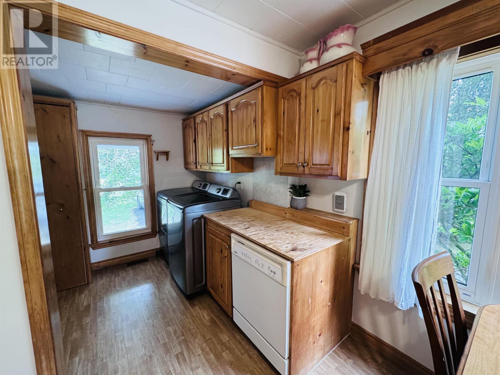 2105 Highway 2 - 14