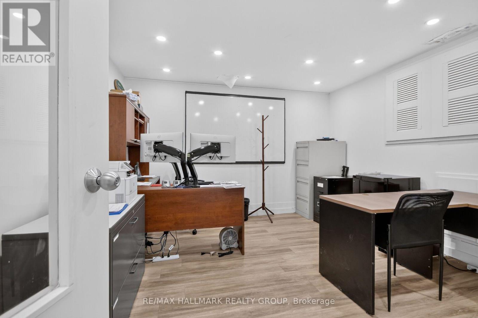 Office for Sale in Ottawa – 818 BOYD AVENUE, Ottawa – MLS# X13583868 - Image 29