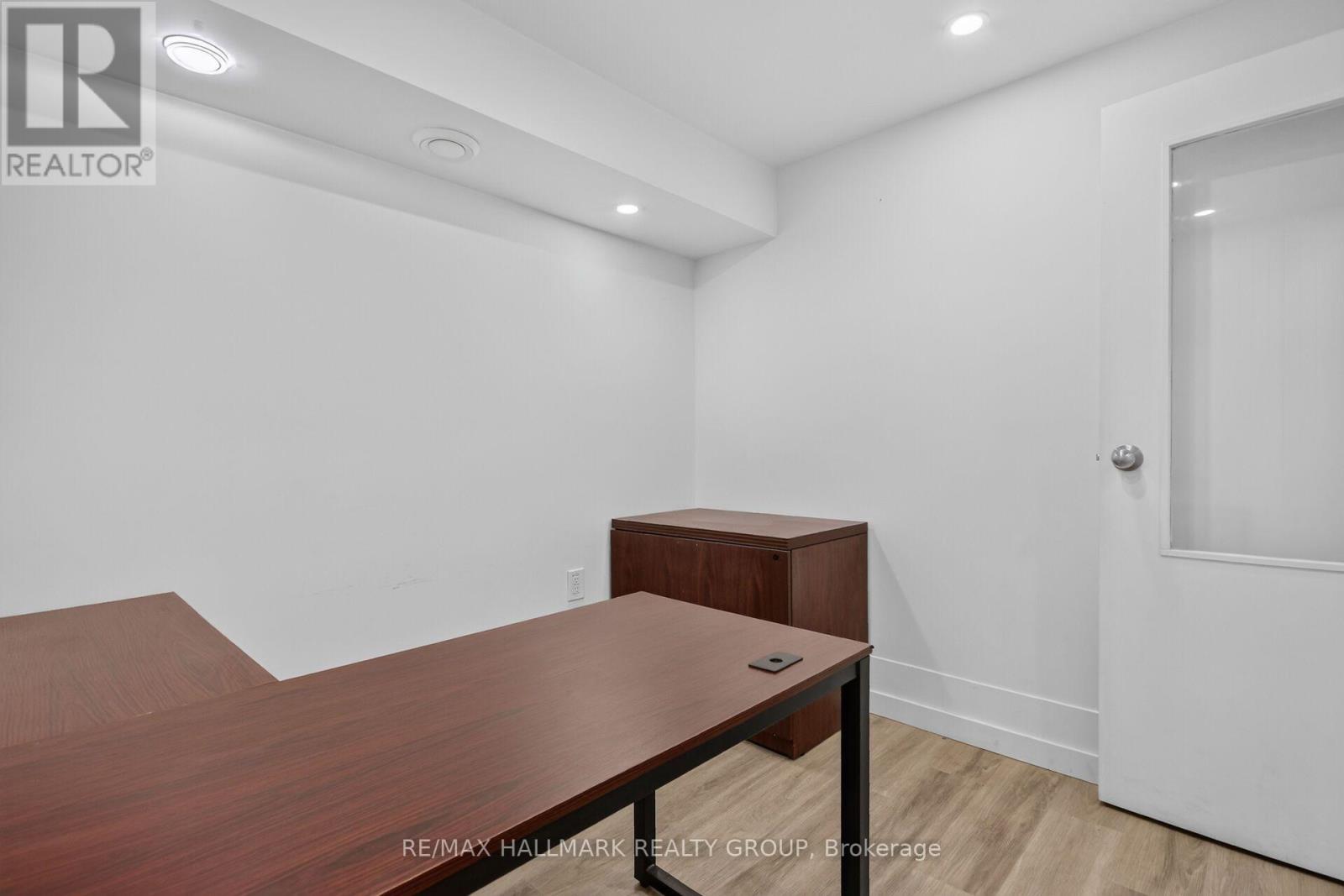 Office for Sale in Ottawa – 818 BOYD AVENUE, Ottawa – MLS# X13583868 - Image 9