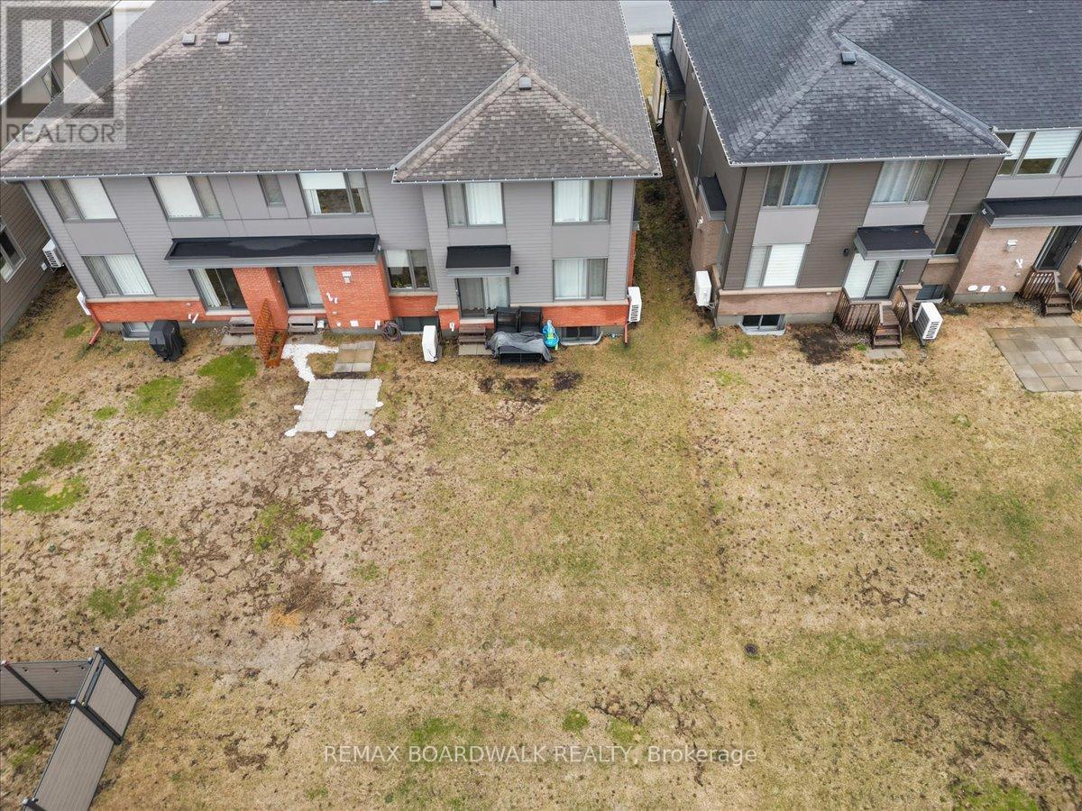 74 MICHAEL STOQUA STREET - 32