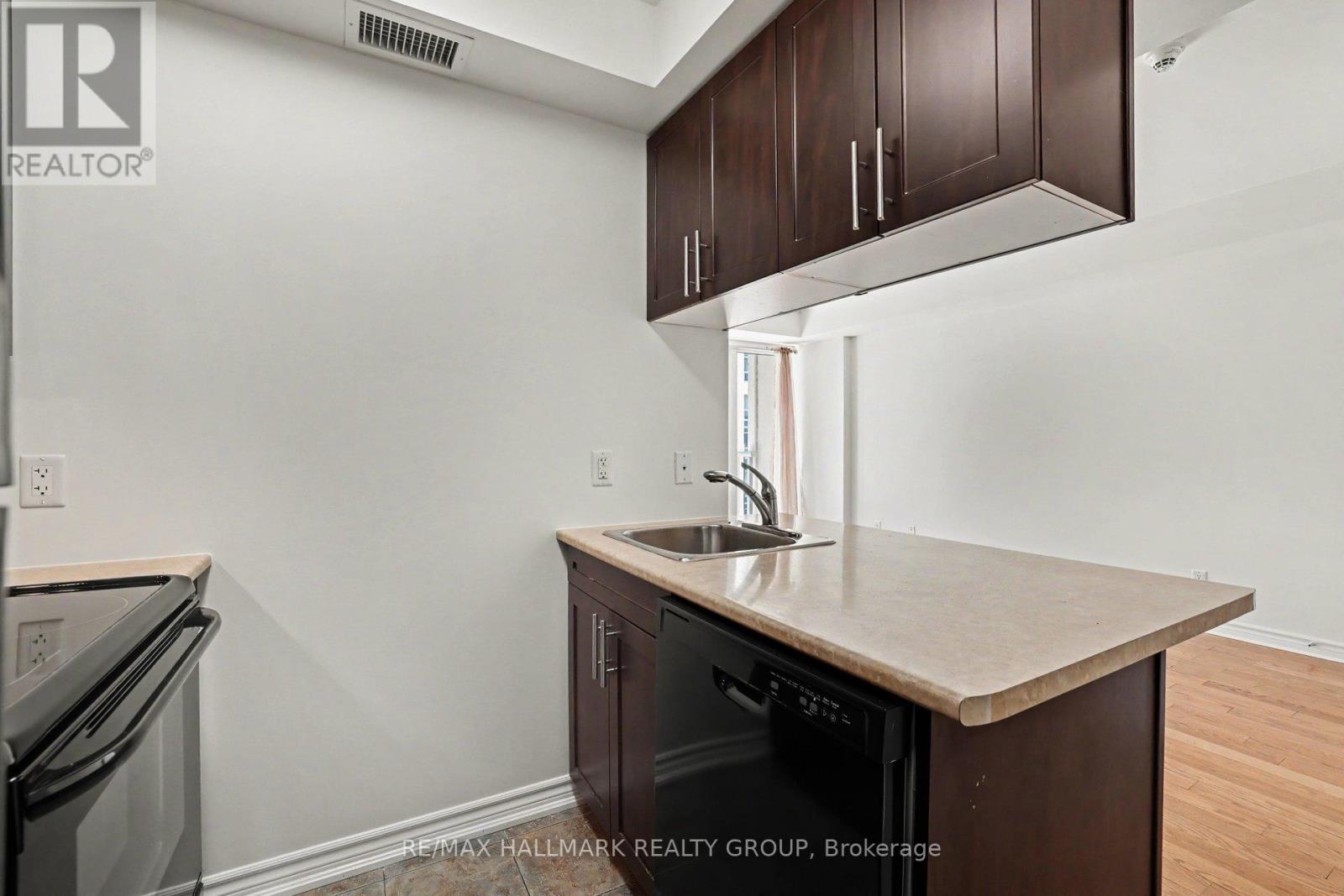 #1304A 234 RIDEAU STREET - 11