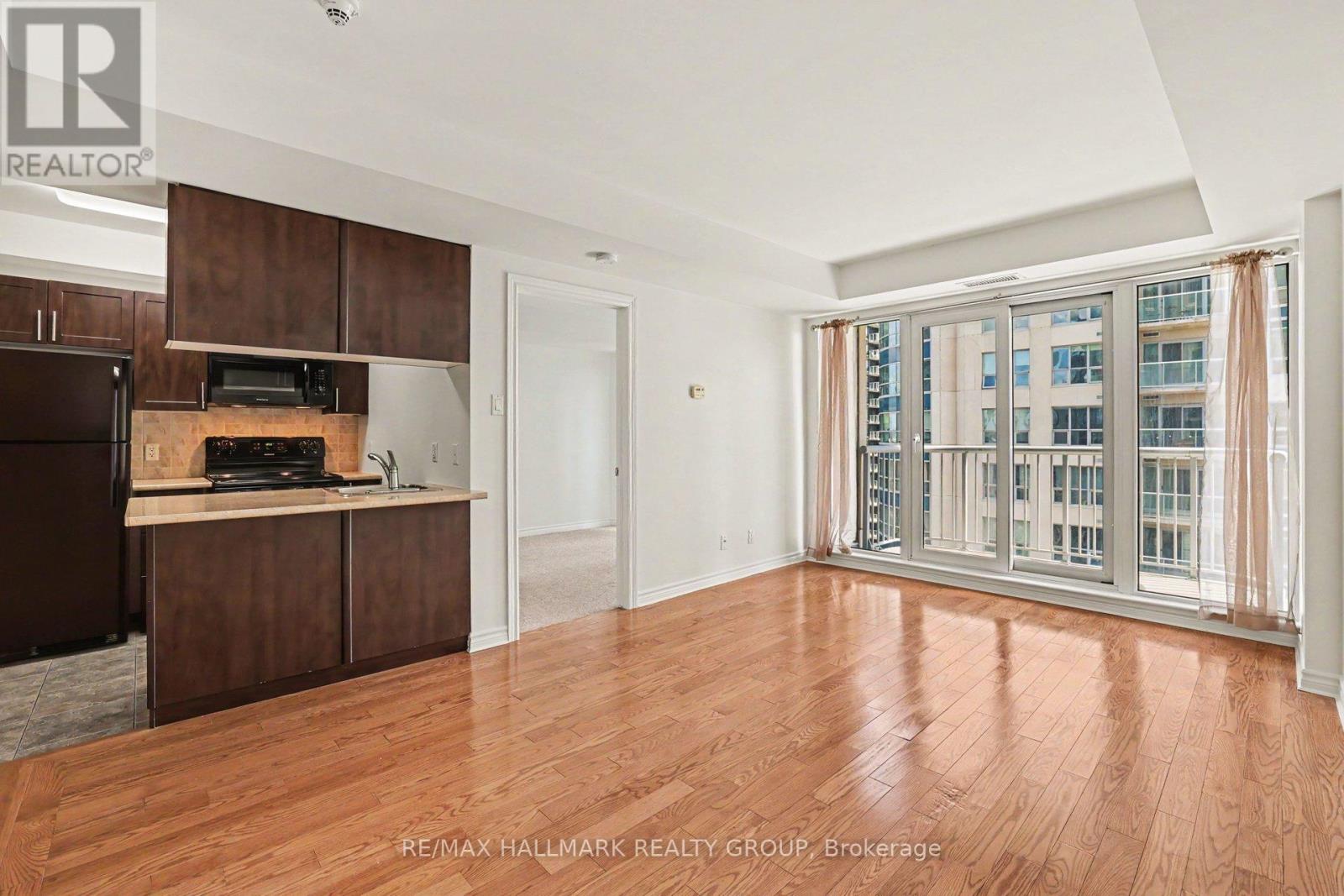 #1304A 234 RIDEAU STREET - 8