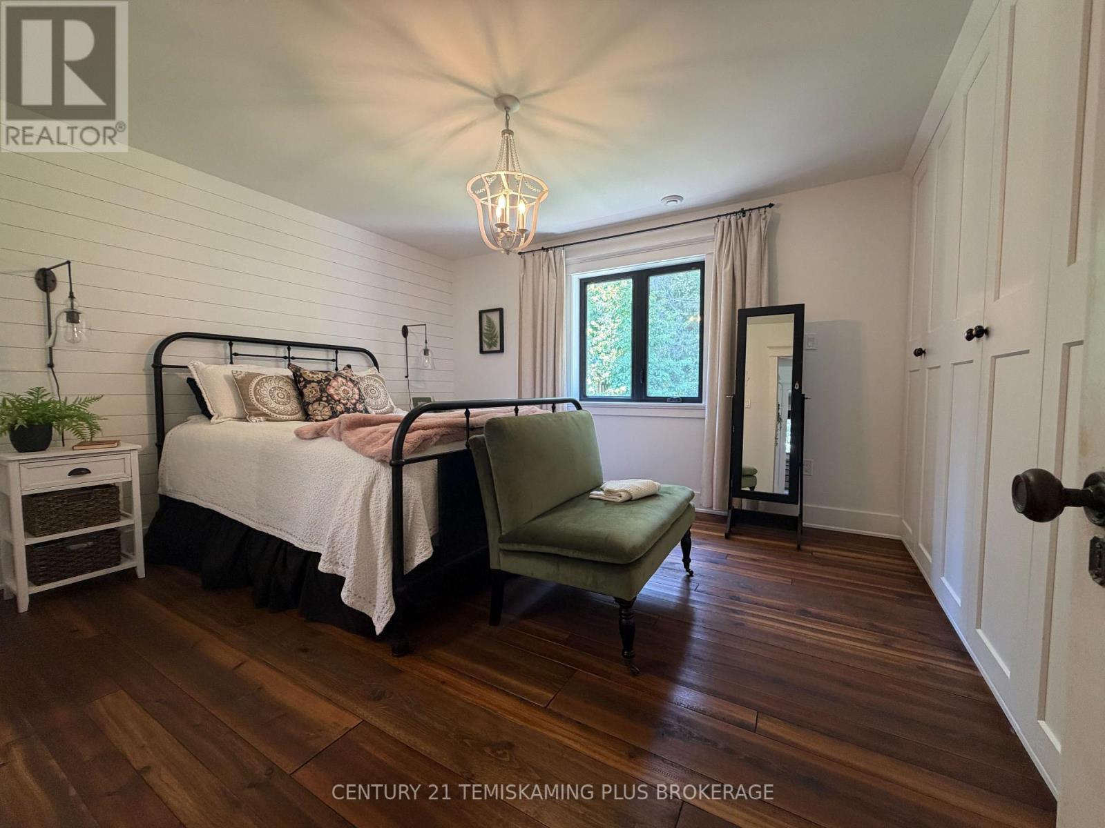 273 COSMAN CRESCENT - 13