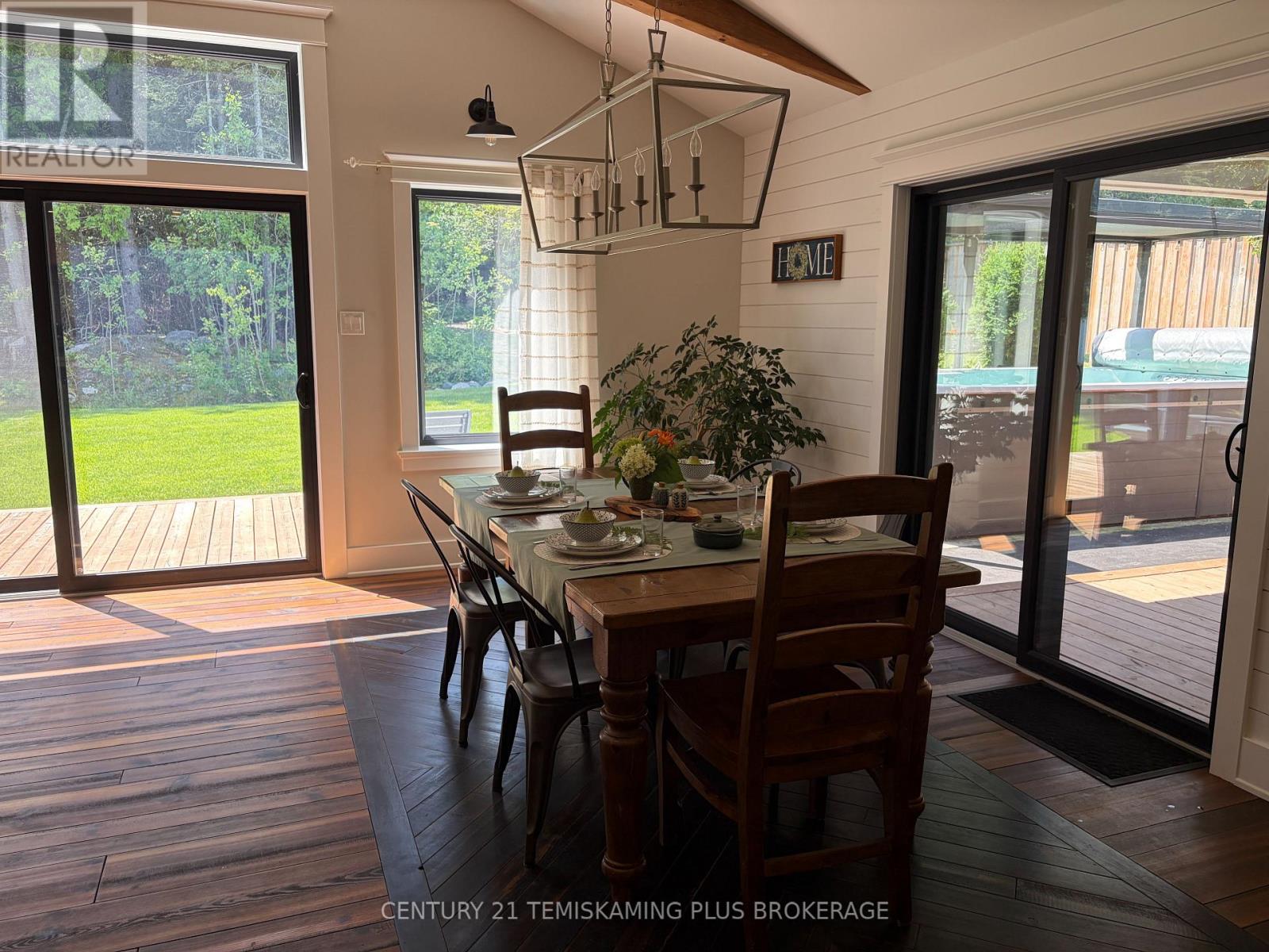 273 COSMAN CRESCENT - 10