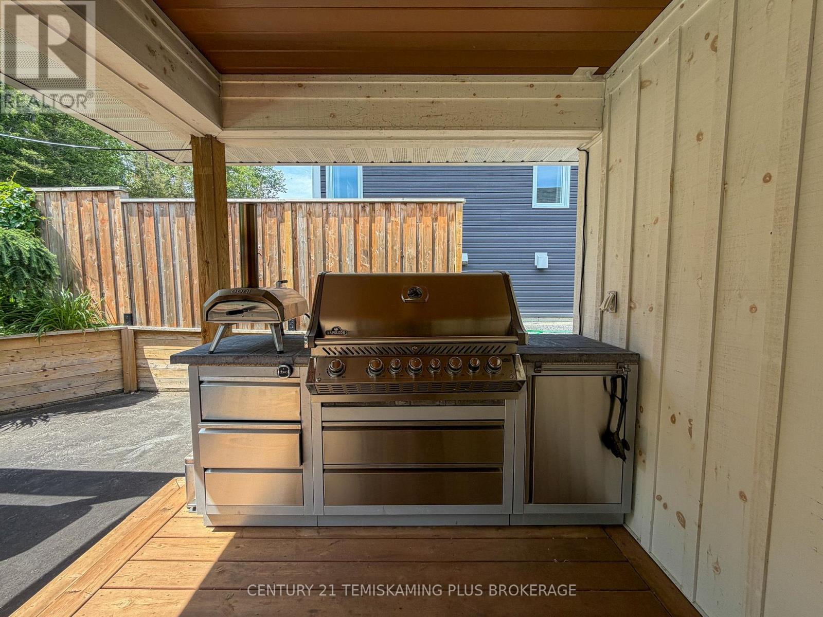 273 COSMAN CRESCENT - 12