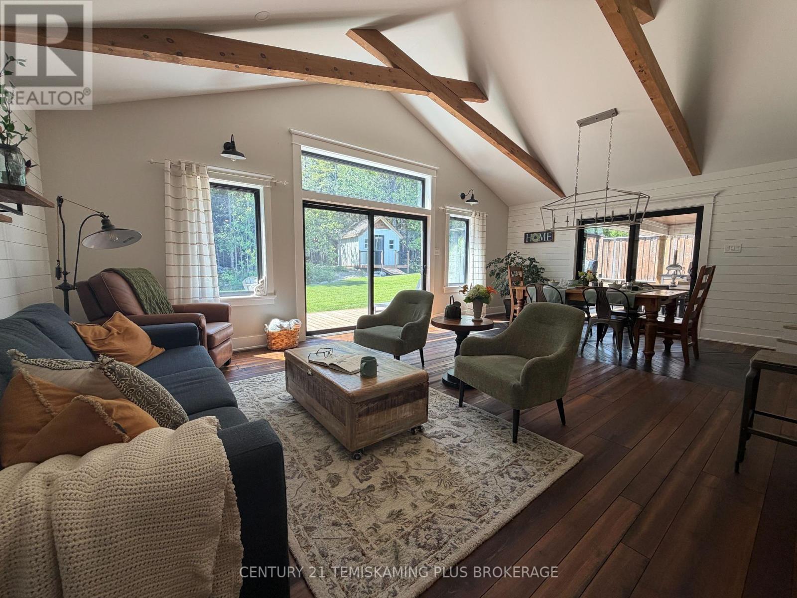 273 COSMAN CRESCENT - 9