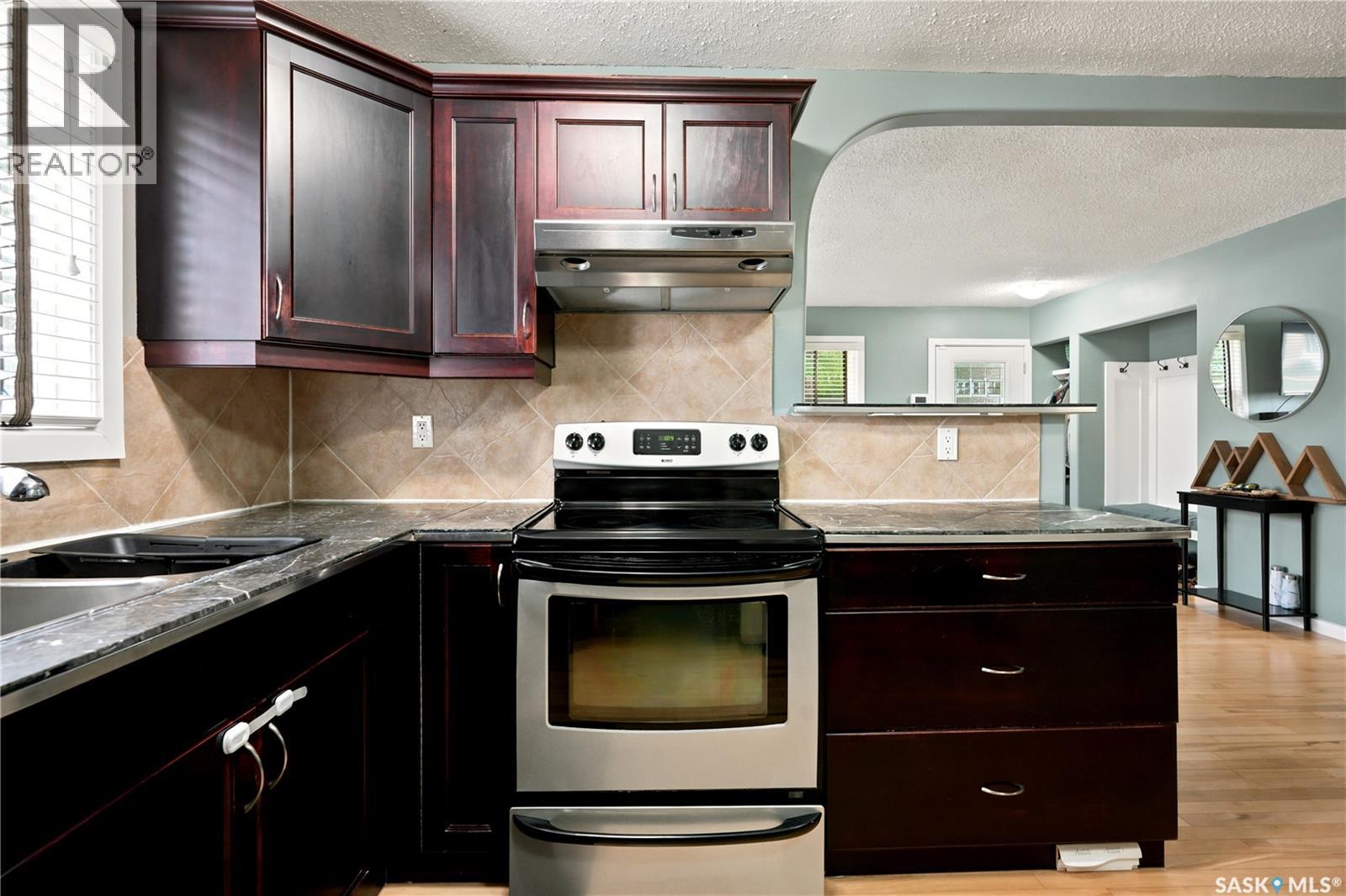301 Fisher CRESCENT - 11