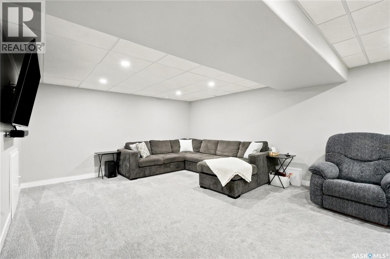 301 Fisher CRESCENT - 21