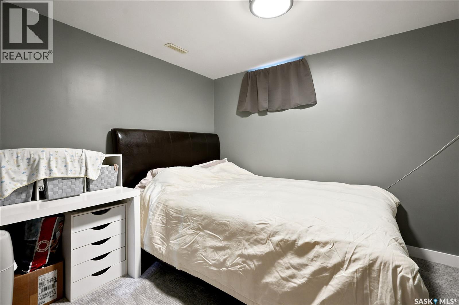 301 Fisher CRESCENT - 24