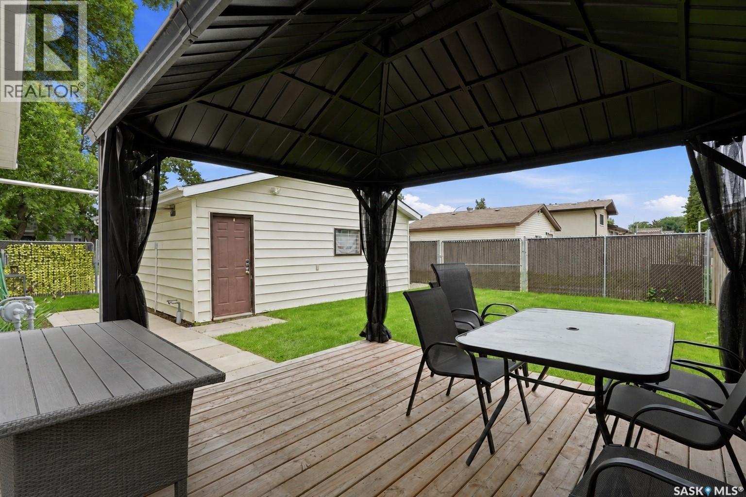 301 Fisher CRESCENT - 27