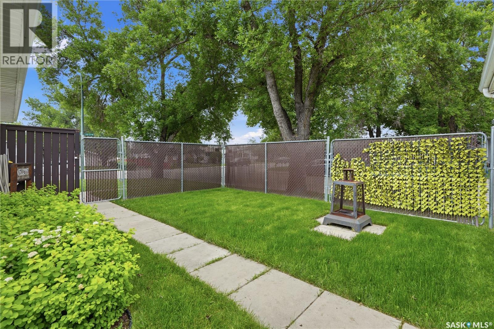 301 Fisher CRESCENT - 29