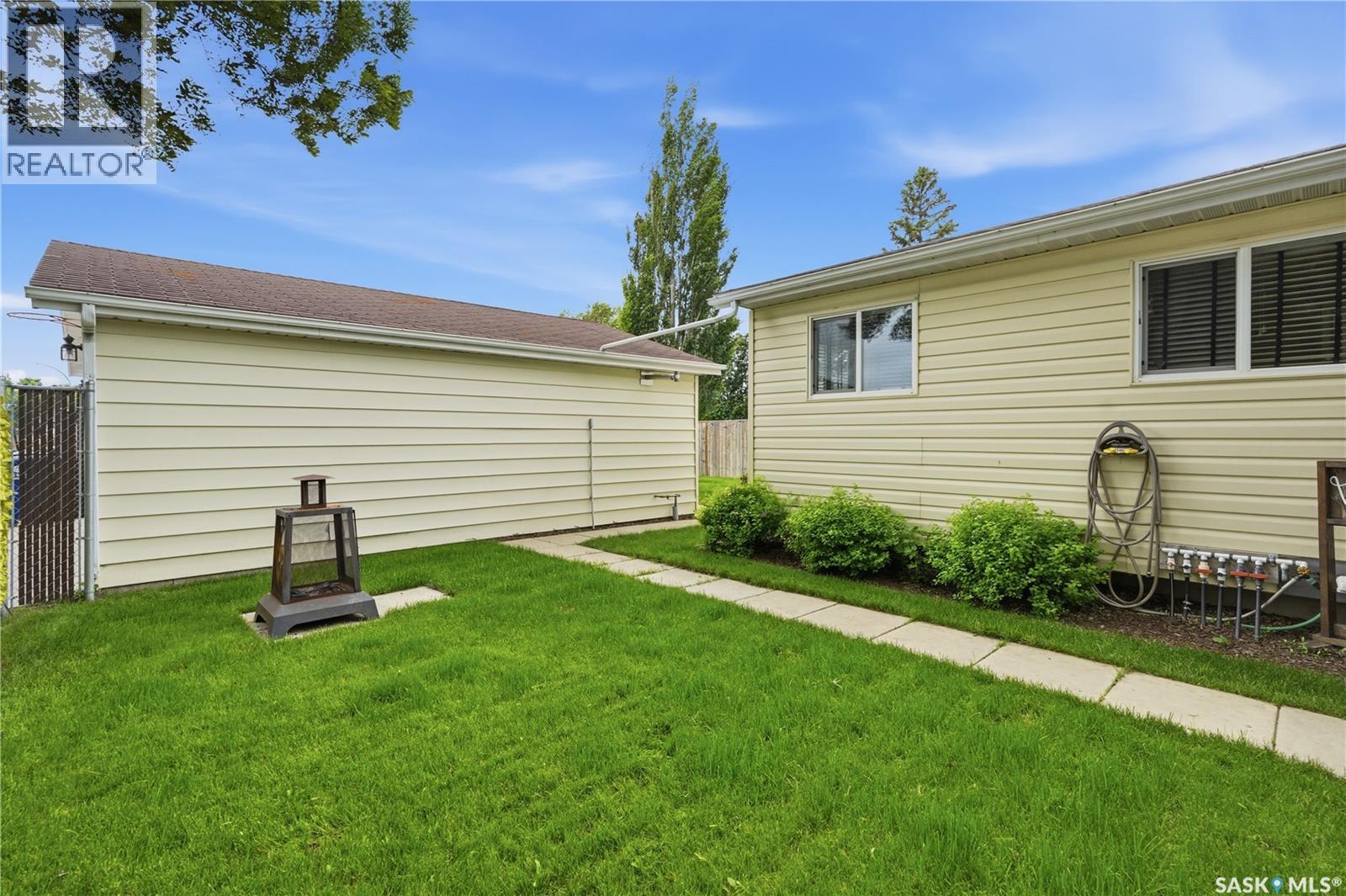 301 Fisher CRESCENT - 30