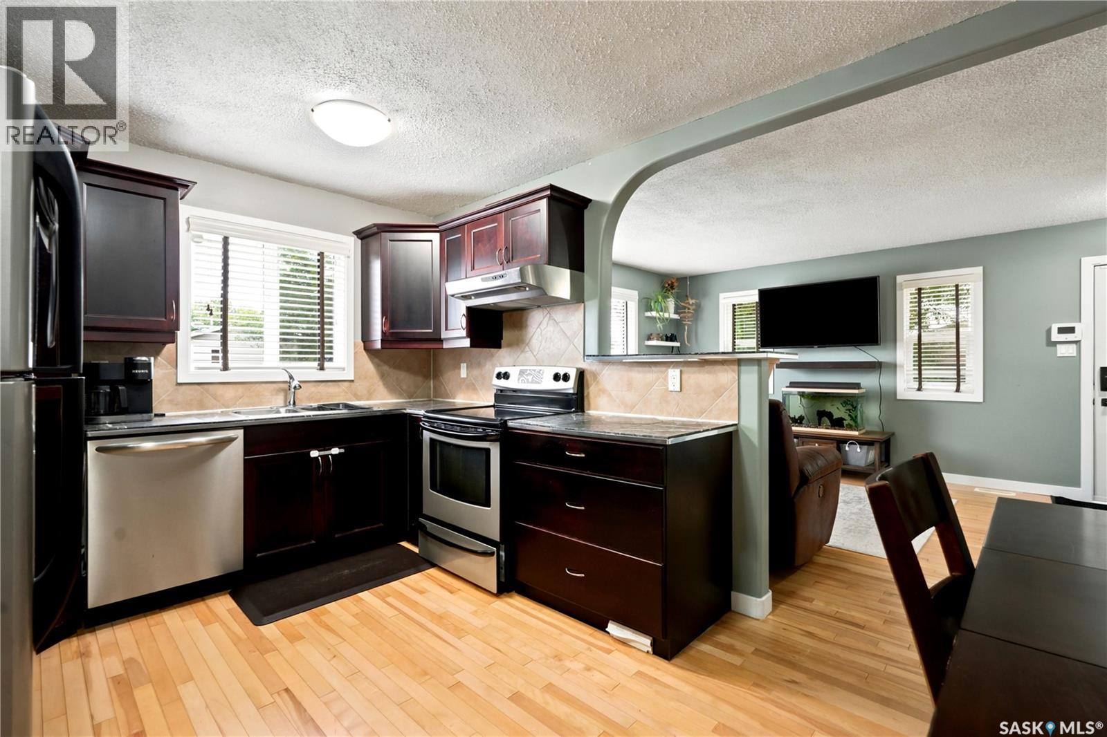 301 Fisher CRESCENT - 8
