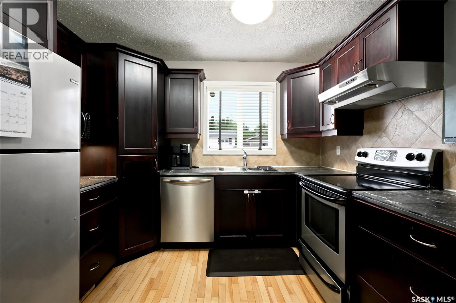 301 Fisher CRESCENT - 9