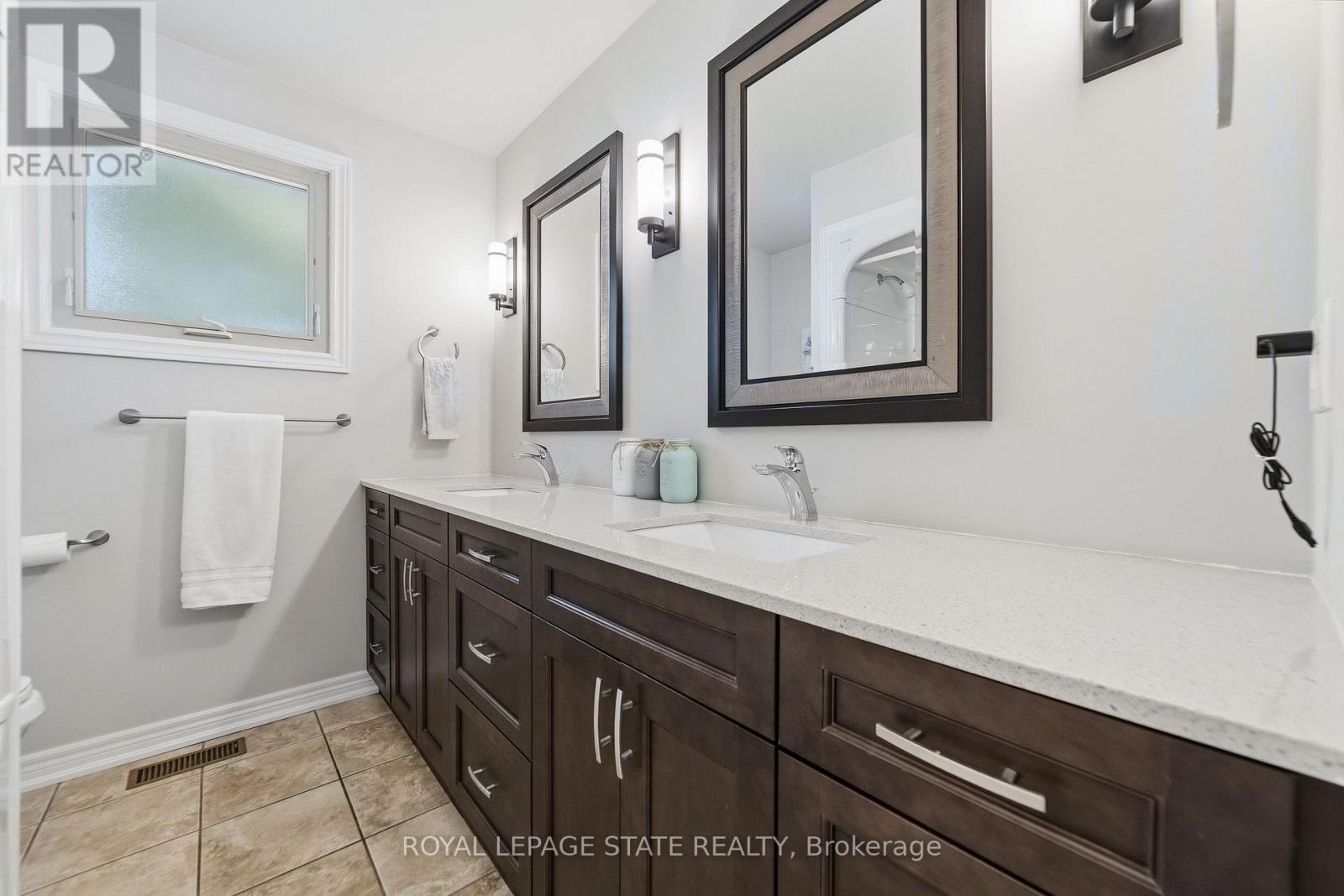 1 BANBURRY CRESCENT - 18