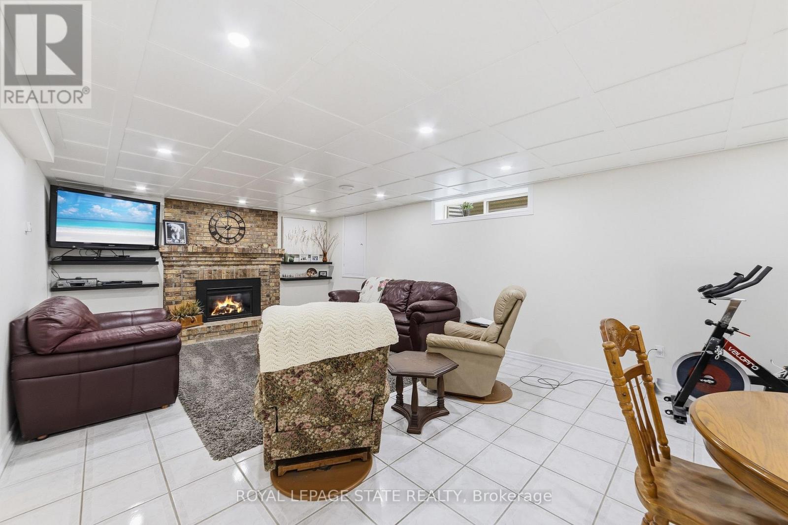 1 BANBURRY CRESCENT - 24