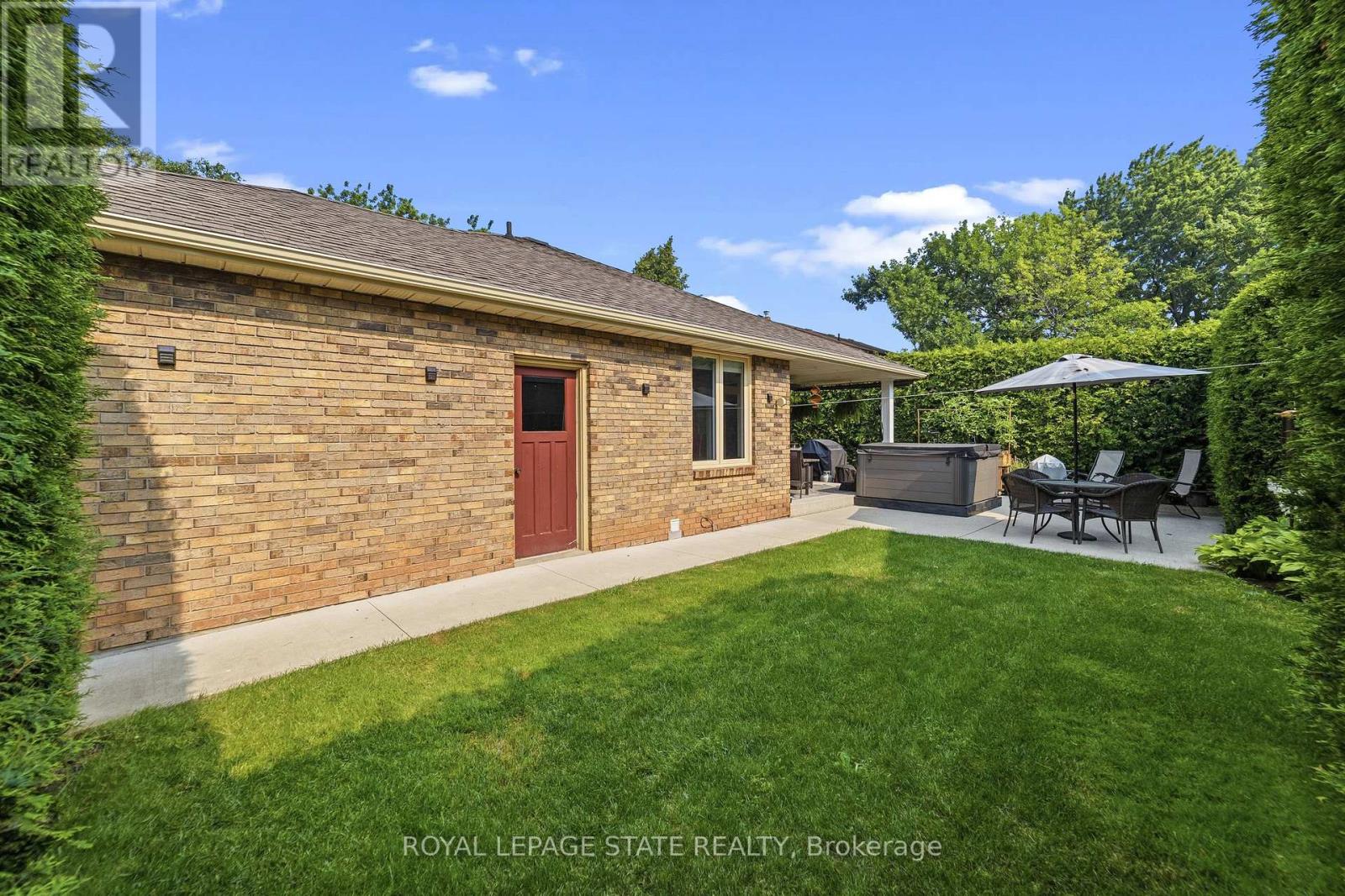 1 BANBURRY CRESCENT - 30