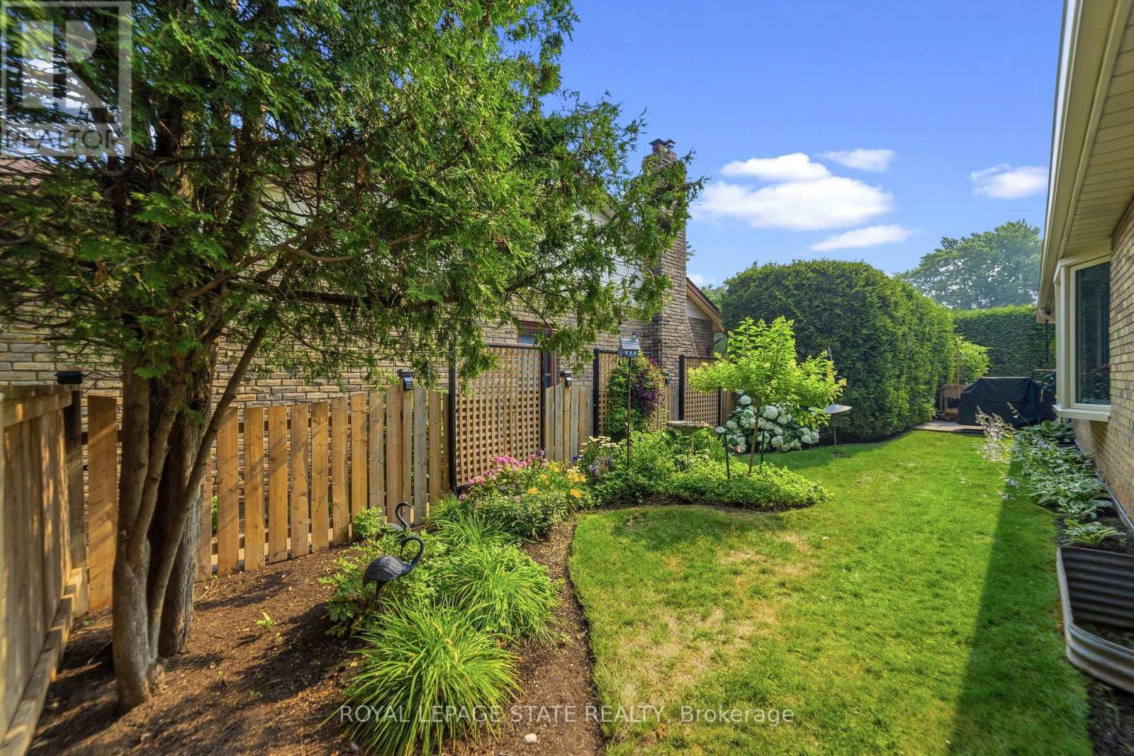1 BANBURRY CRESCENT - 33