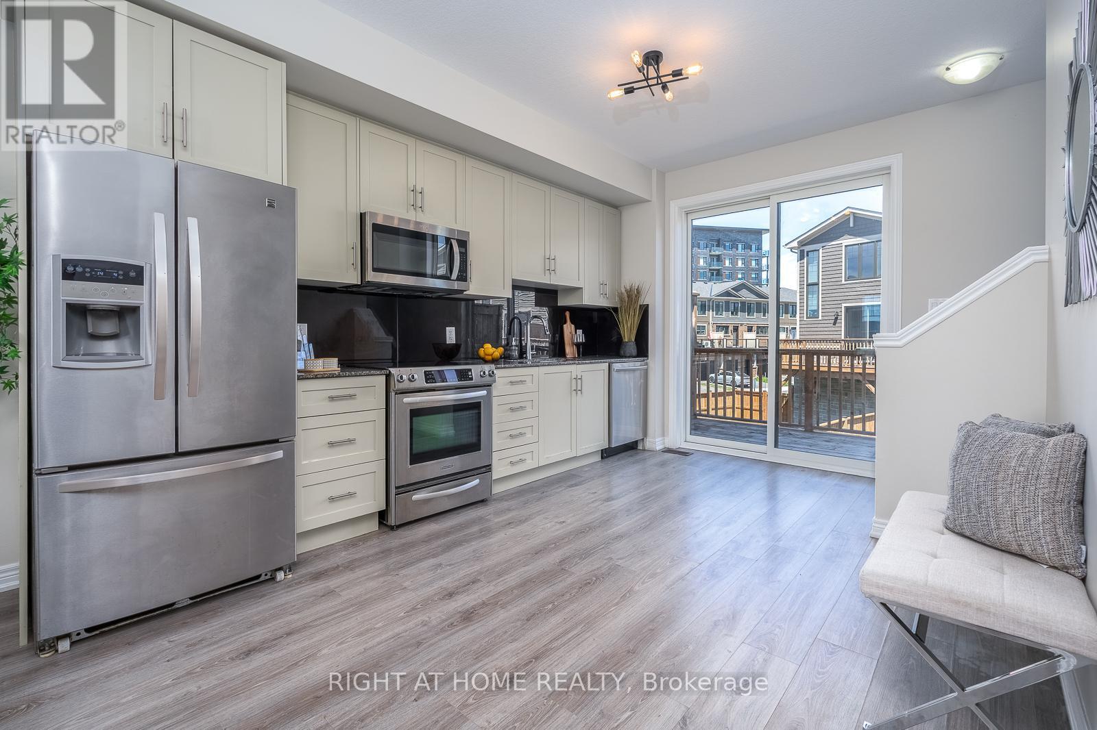 112 HOLLYWOOD COURT - 10