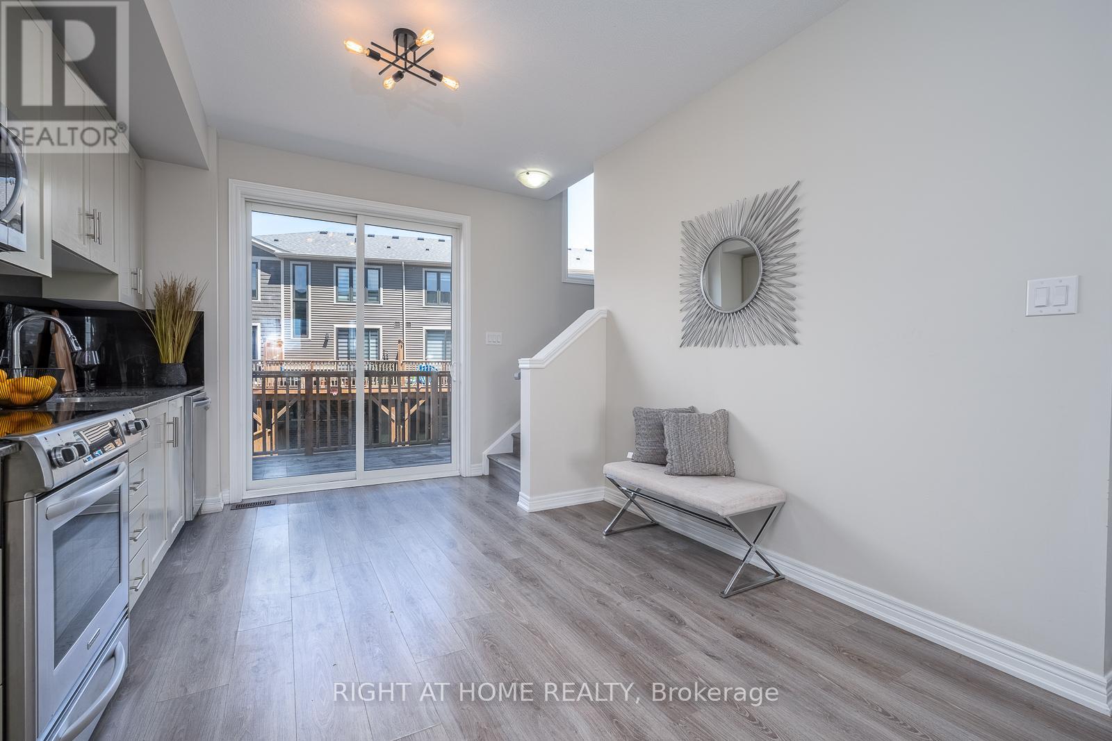 112 HOLLYWOOD COURT - 11