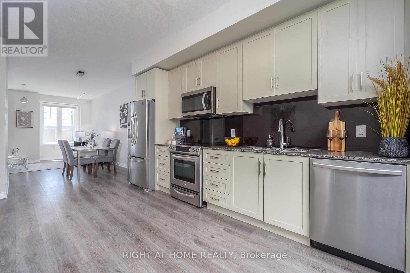 112 HOLLYWOOD COURT - 13