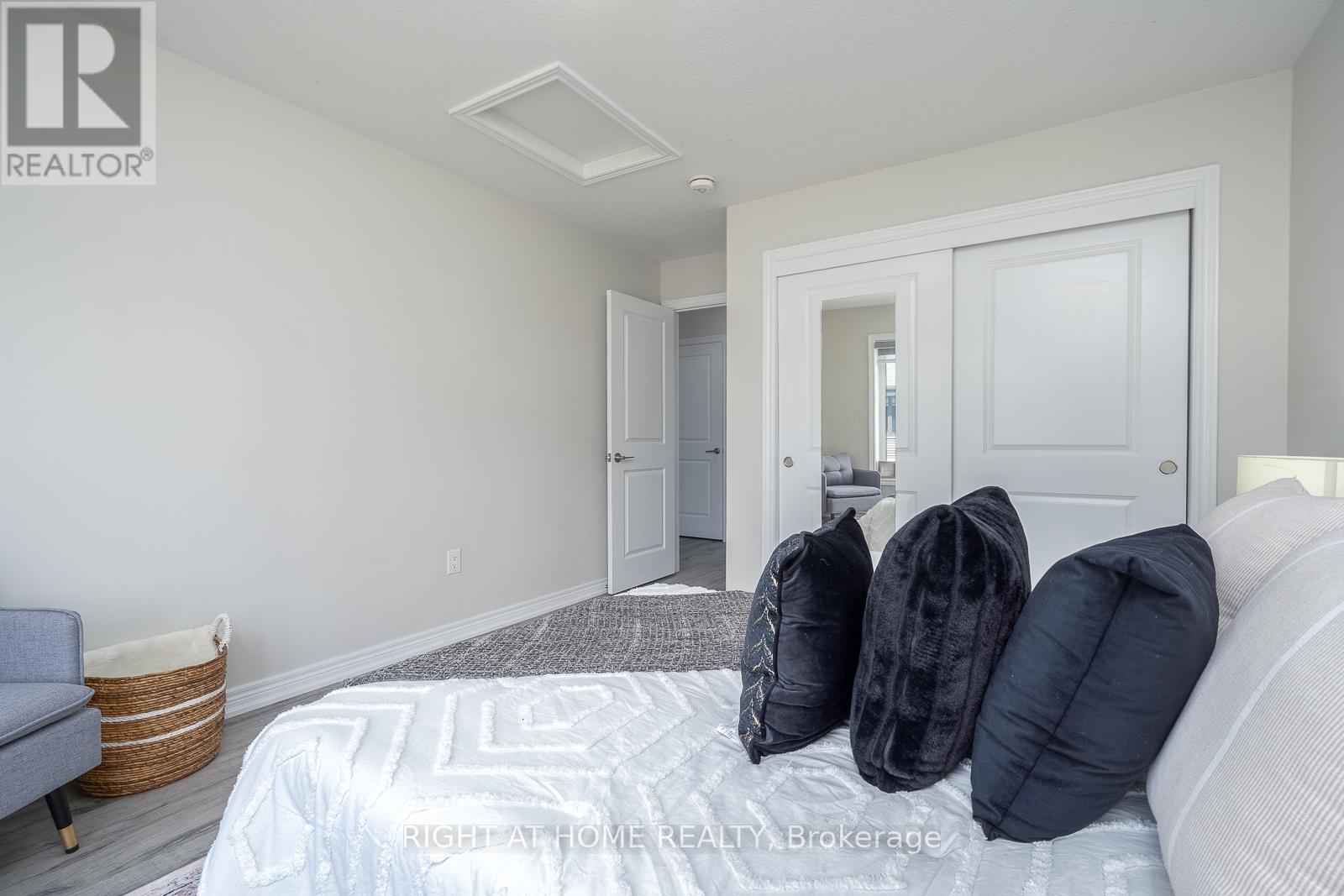 112 HOLLYWOOD COURT - 21