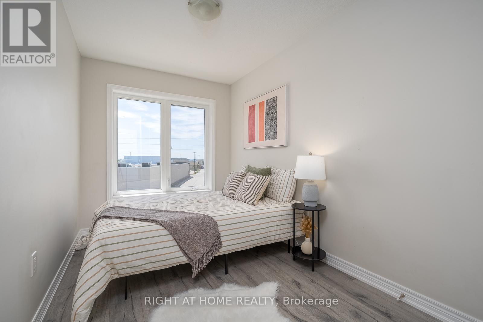 112 HOLLYWOOD COURT - 23