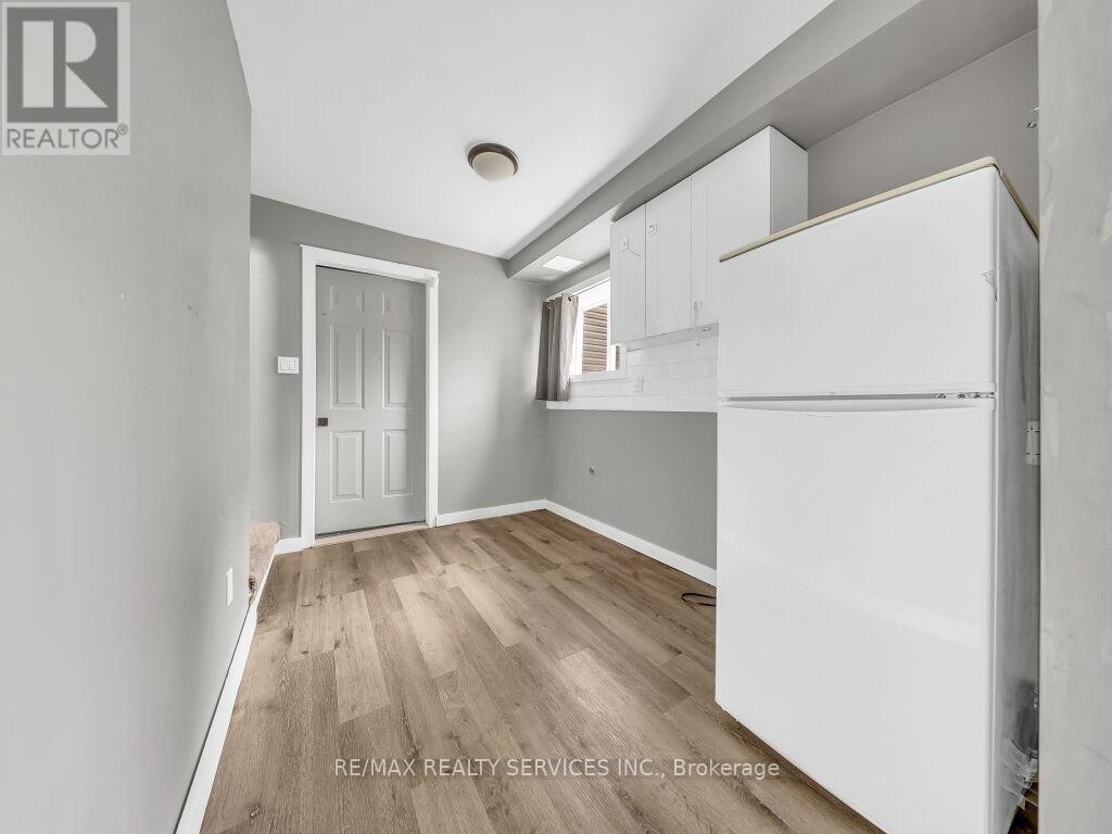 123 MAIN STREET W - 24