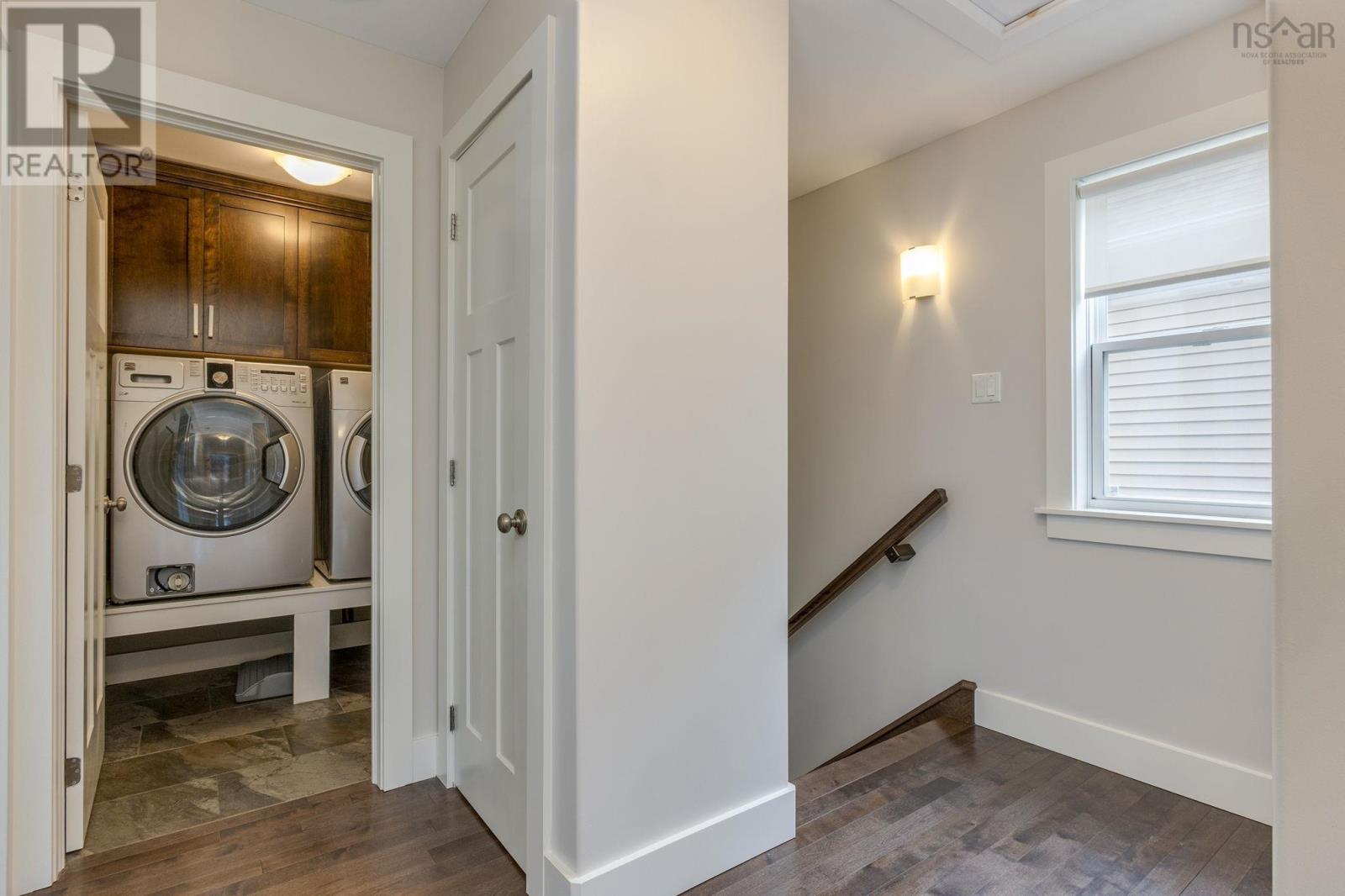 18 Larkview Terrace - 16