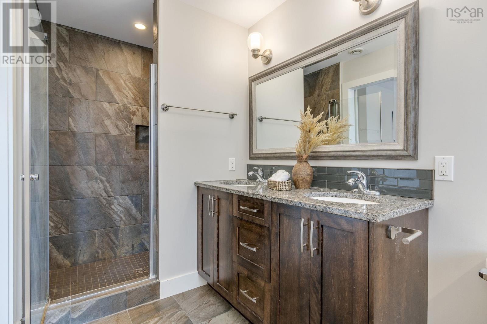 18 Larkview Terrace - 29