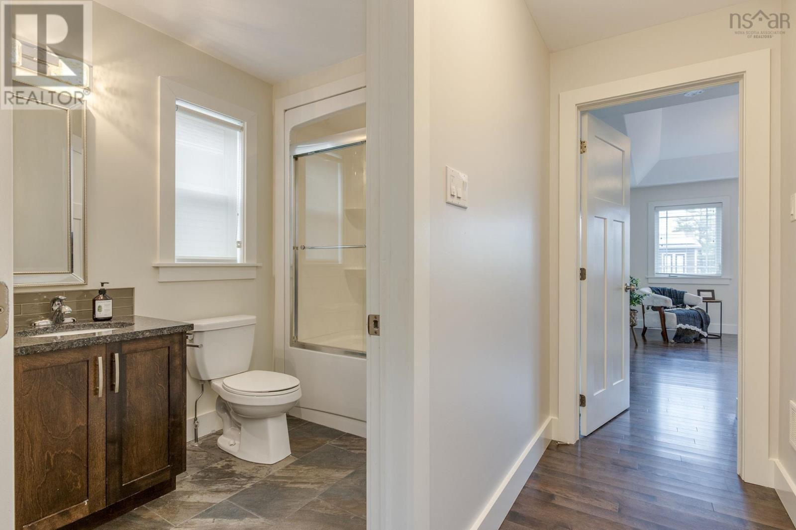 18 Larkview Terrace - 20