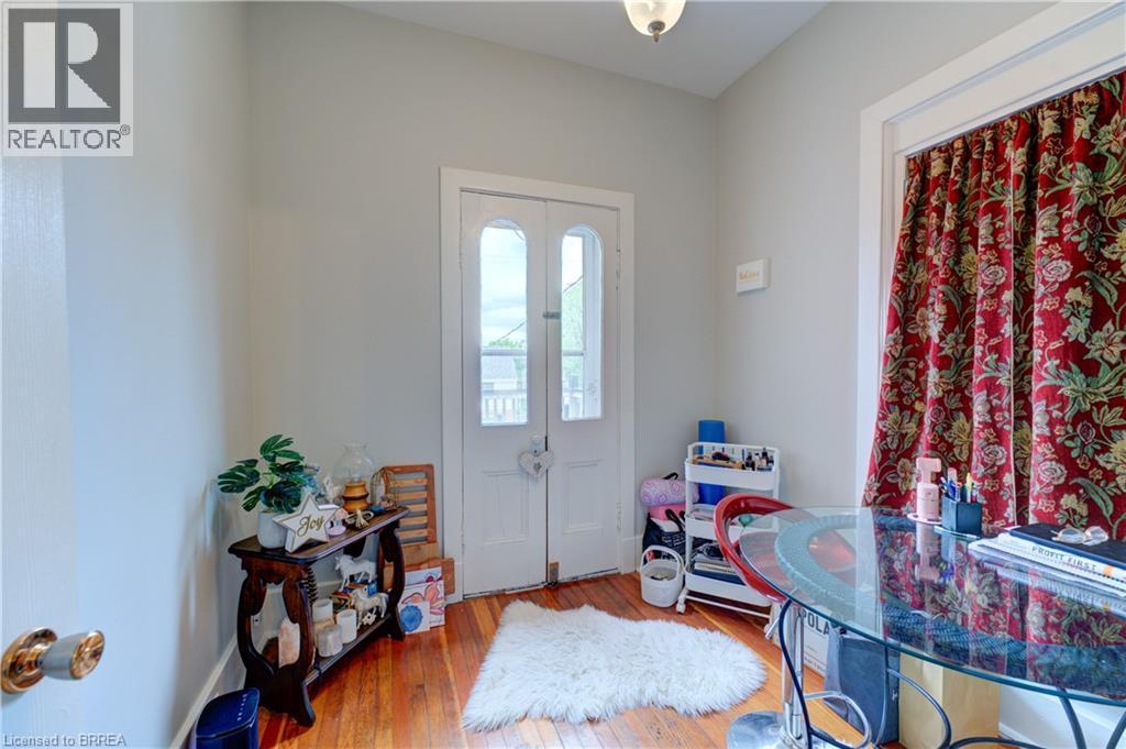 23 LYONS Avenue - 15