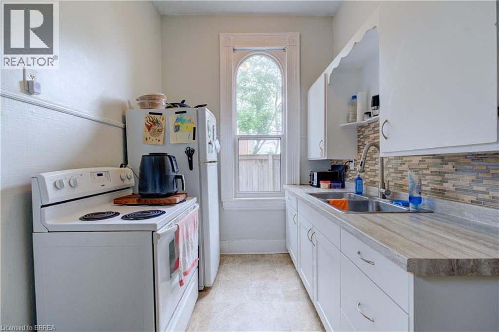 23 LYONS Avenue - 34