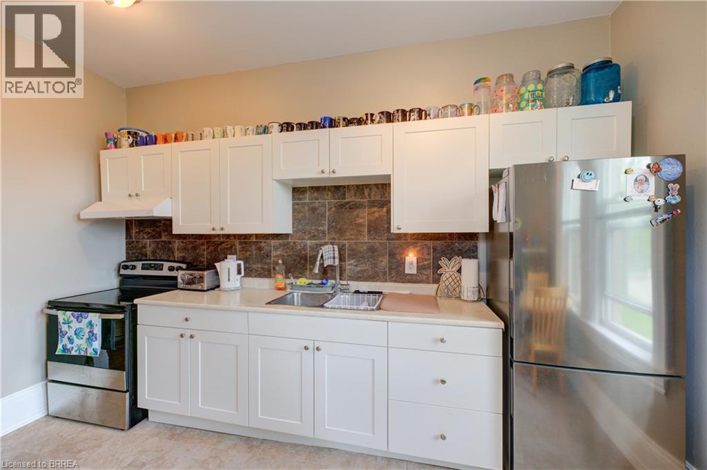 23 LYONS Avenue - 26