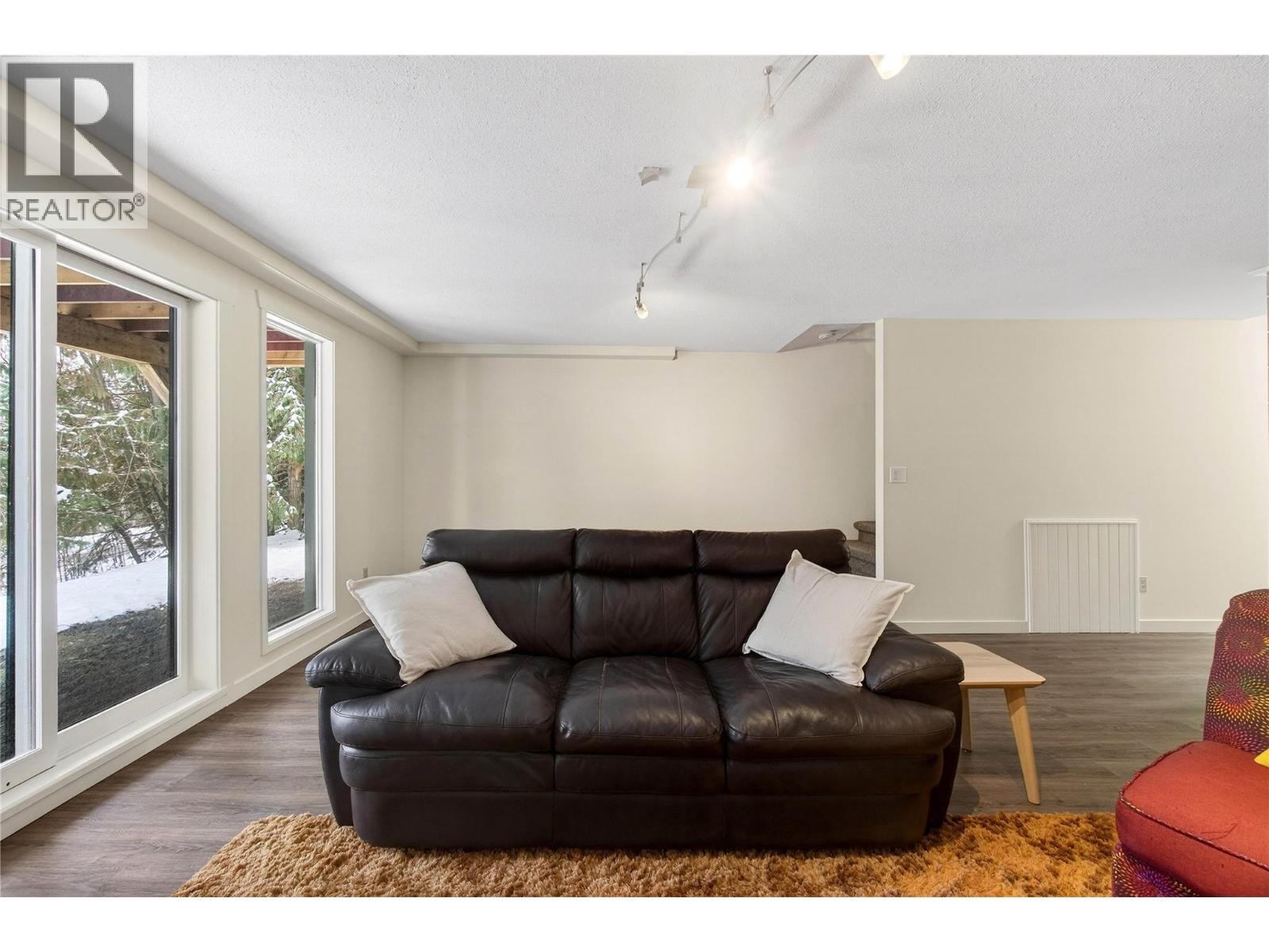 8361 Ladner Road - 35
