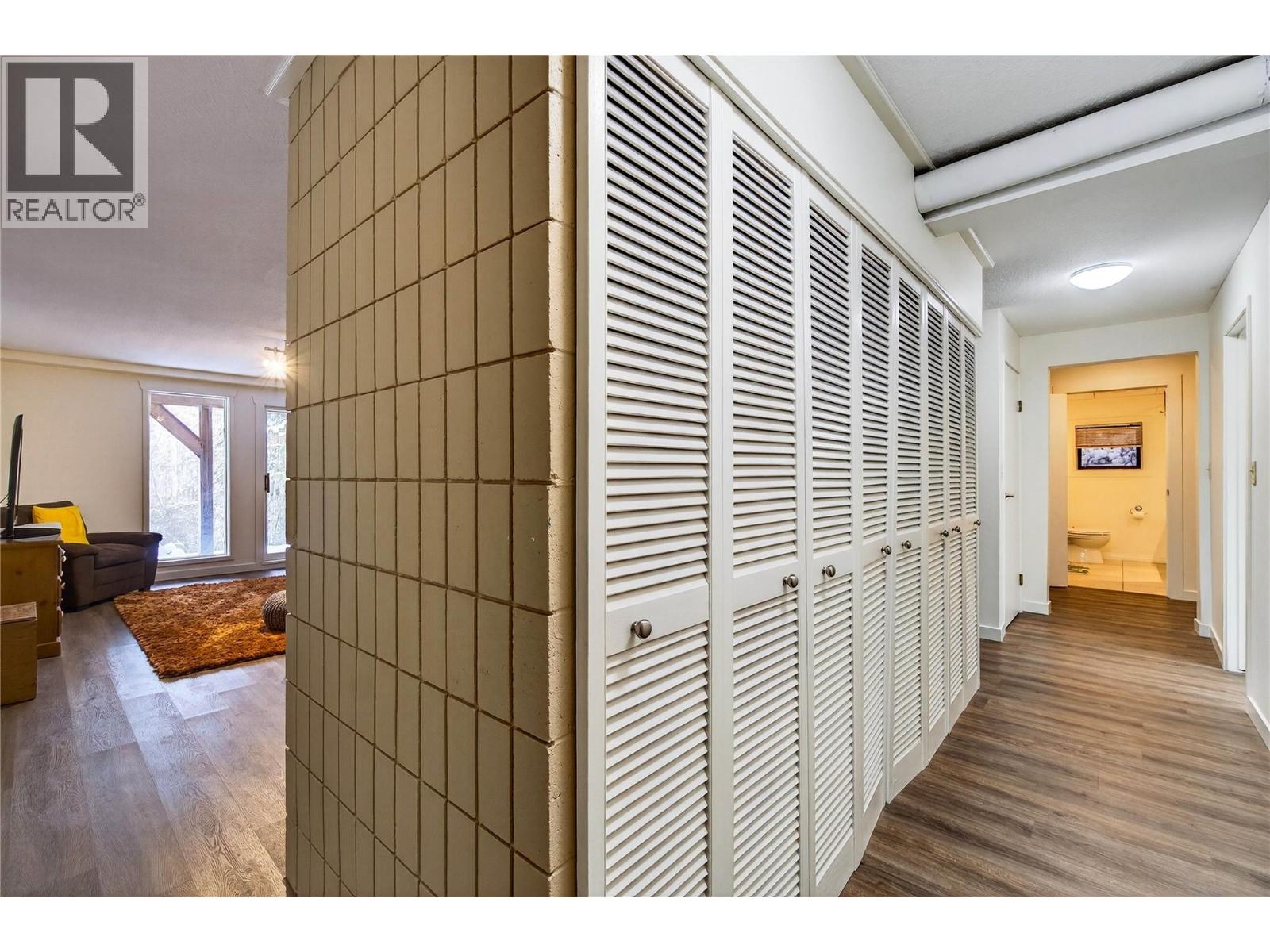 8361 Ladner Road - 36