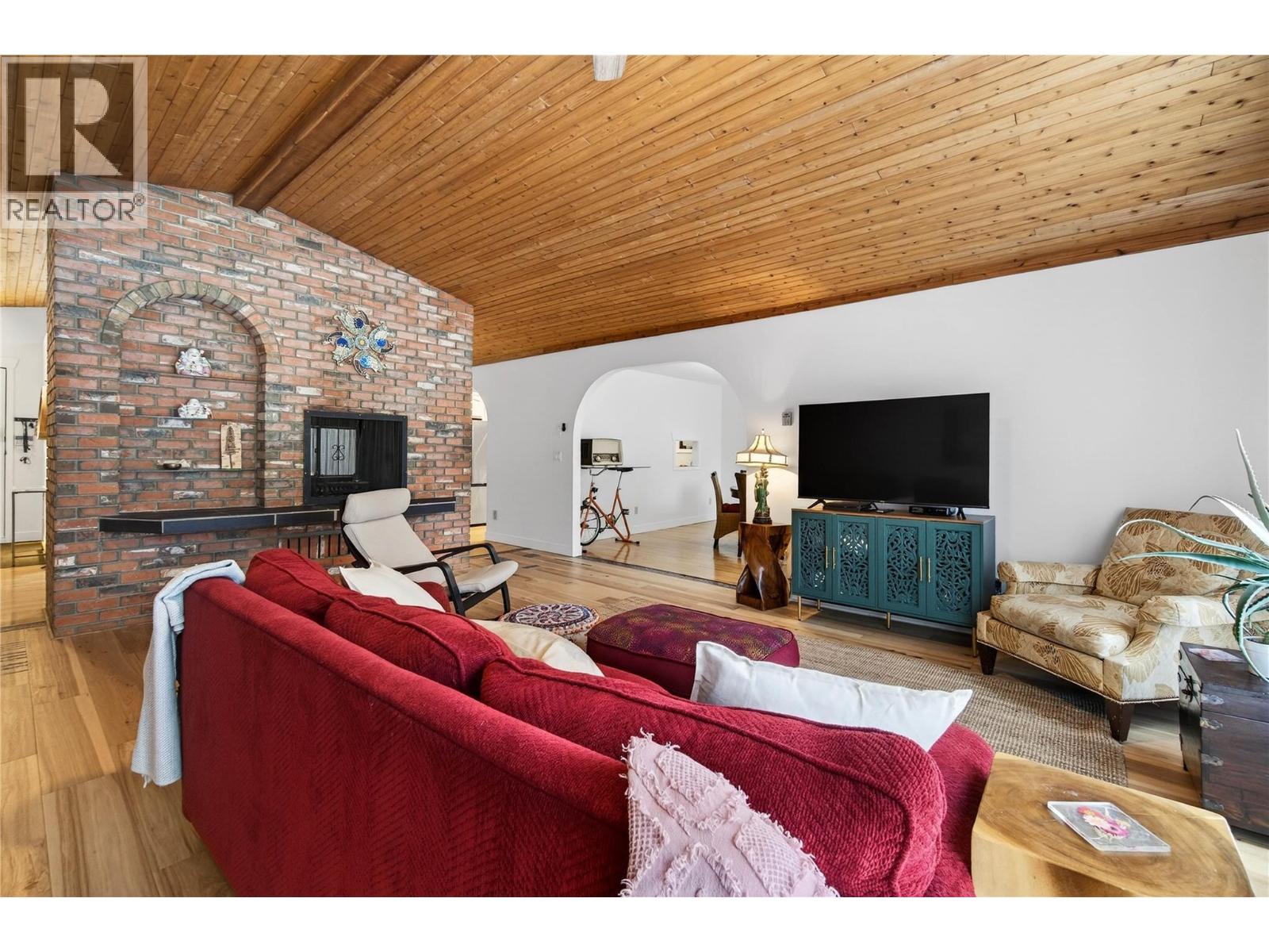 8361 Ladner Road - 13
