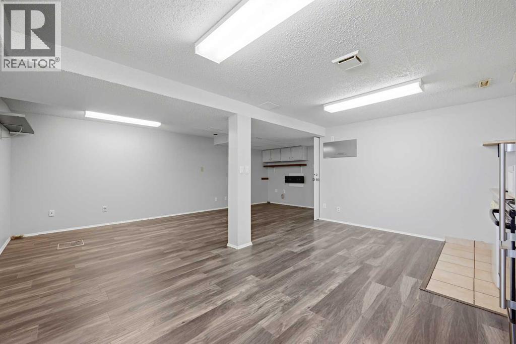 6303 4 Street NW - 32