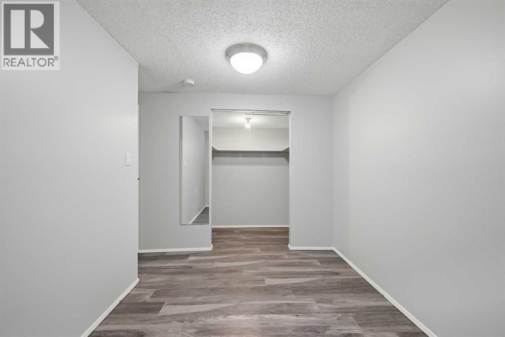 6303 4 Street NW - 39
