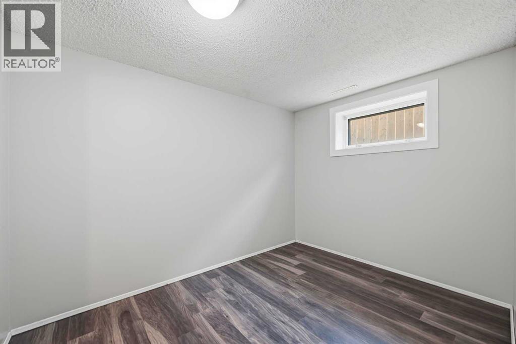 6303 4 Street NW - 38